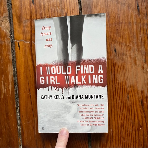 ❌SOLD❌ I Would Find A Girl Walking True Crime Book - Picture 1 of 4